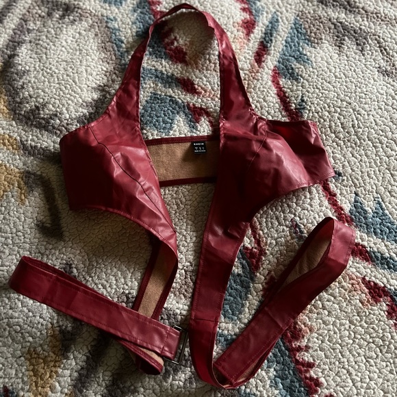 Shein red leather top rockstar girlfriend buckle adjust wrap around crop top - Picture 3 of 9